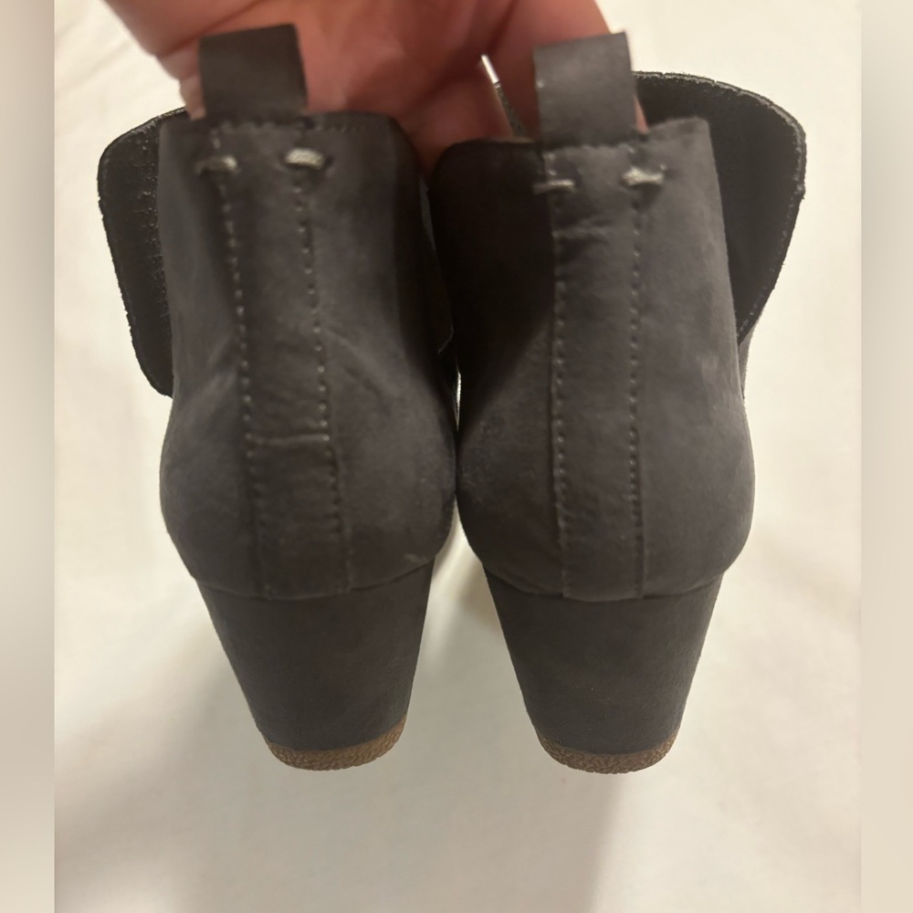 DV by Dolce Vida, gray perforated suede wedge, 8 - Picture 3 of 8